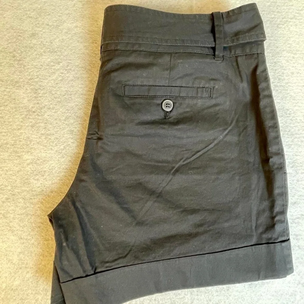 The Limited black cotton & spandex shorts with belt and cuffs size 6